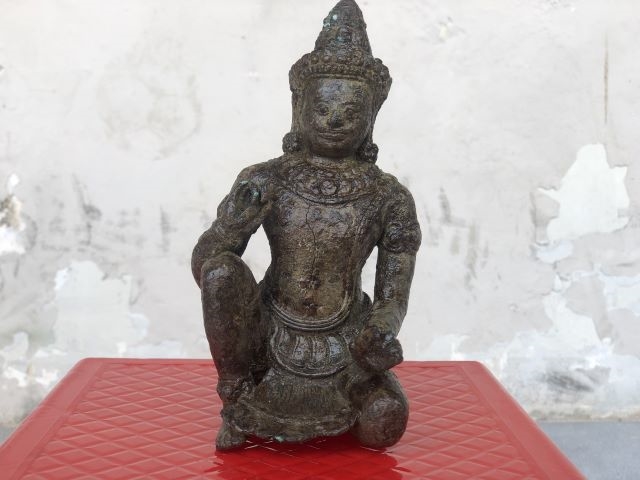 Bac Liêu une statue d’un dieu masculin reconnu Trésor national